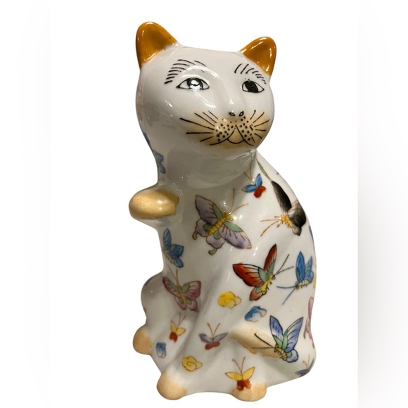 Vintage Imari Cat figurine adorned with butterflies - Picture 2 of 6
